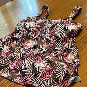 Lands' End Pink and Black Leaf Print Tank Top size 10 to 12 D